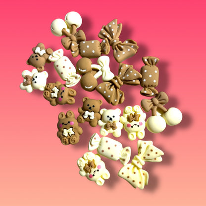 Charms in Resina a forma di Fiocco & Orsacchiotto – Decora il tuo Tappo con Stile! ✨